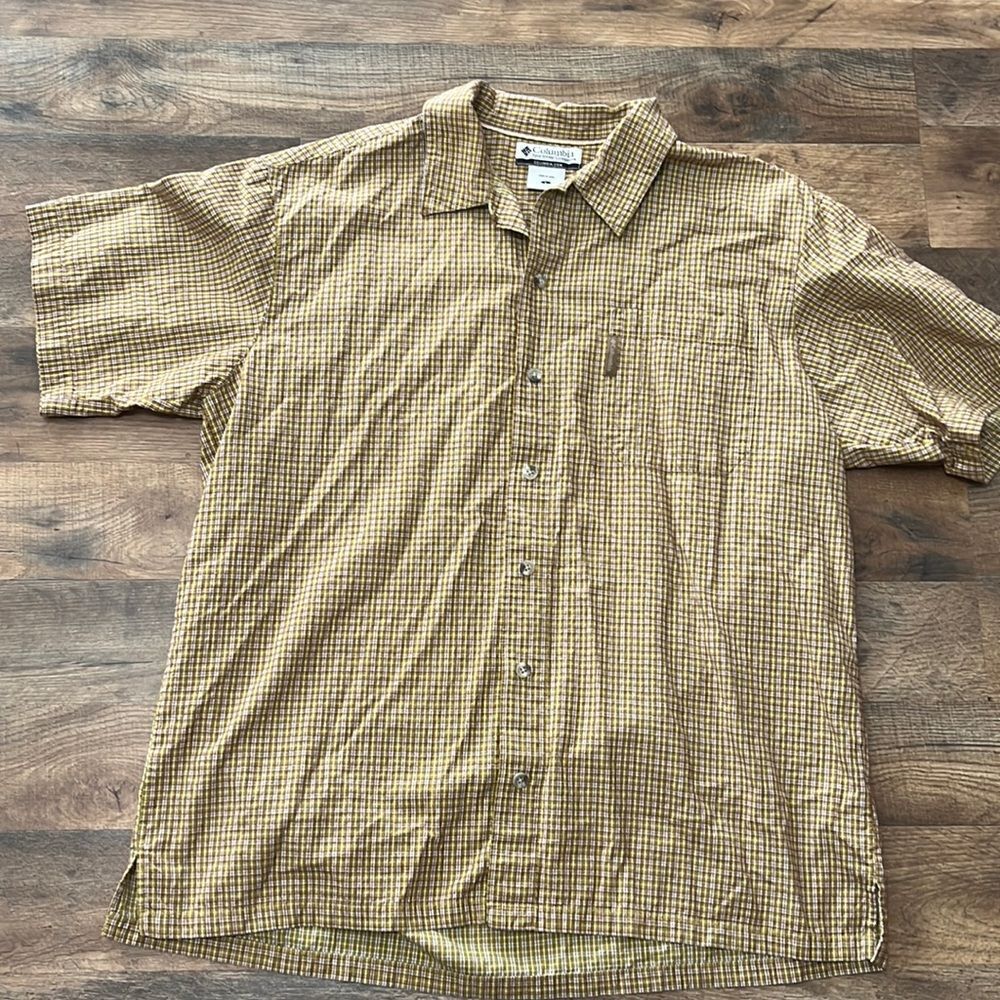 Columbia short sleeve button down shirt size large